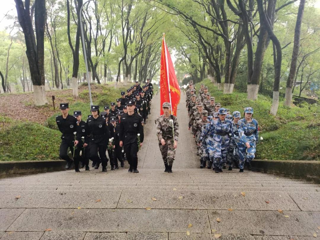 学习党史，致敬英雄---乐鱼体育官方网站开展清明节祭扫主题团日活动