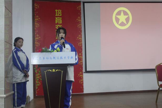 乐鱼体育官方网站举行“不忘初心跟党走”2019年下半年新团员入团宣誓仪式活动