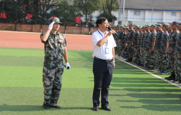 乐鱼体育官方网站2019级新生开学典礼暨军训汇演表彰大会隆重举行